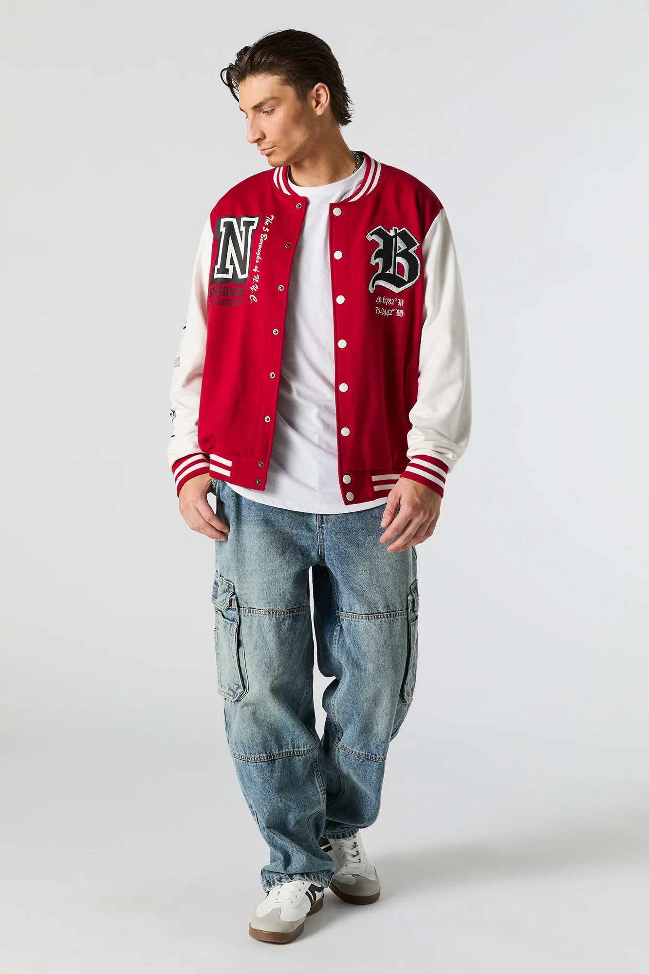 Blouson de style universitaire en molleton imprimé avec motif brodé