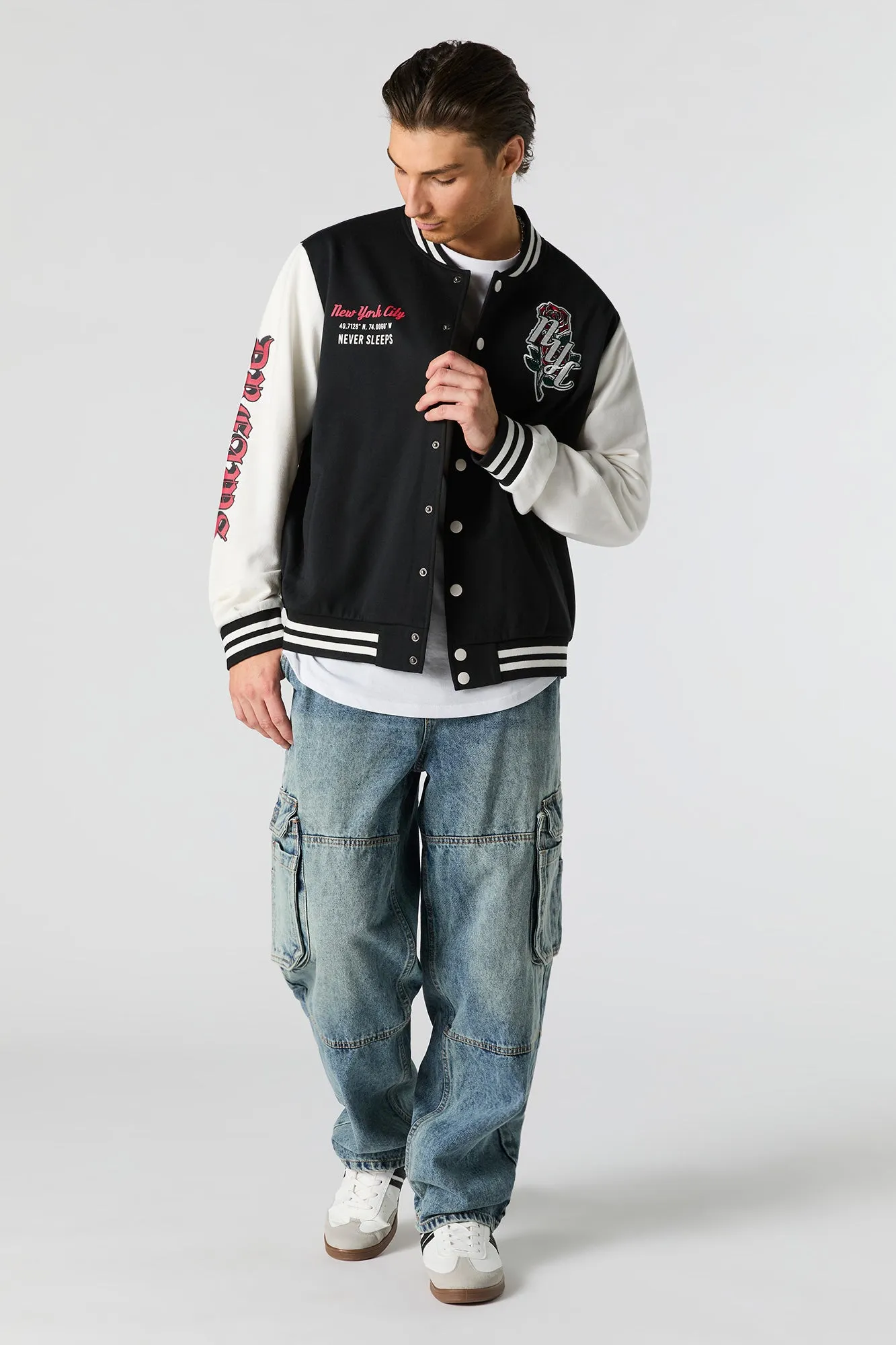 Blouson de style universitaire en molleton imprimé avec motif brodé