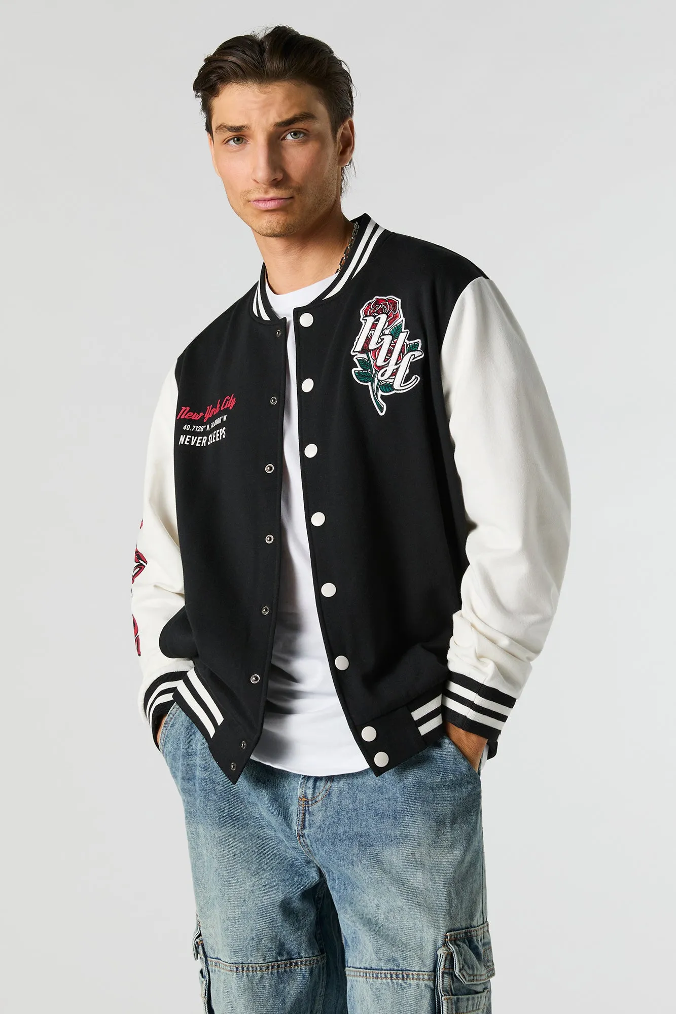 Blouson de style universitaire en molleton imprimé avec motif brodé