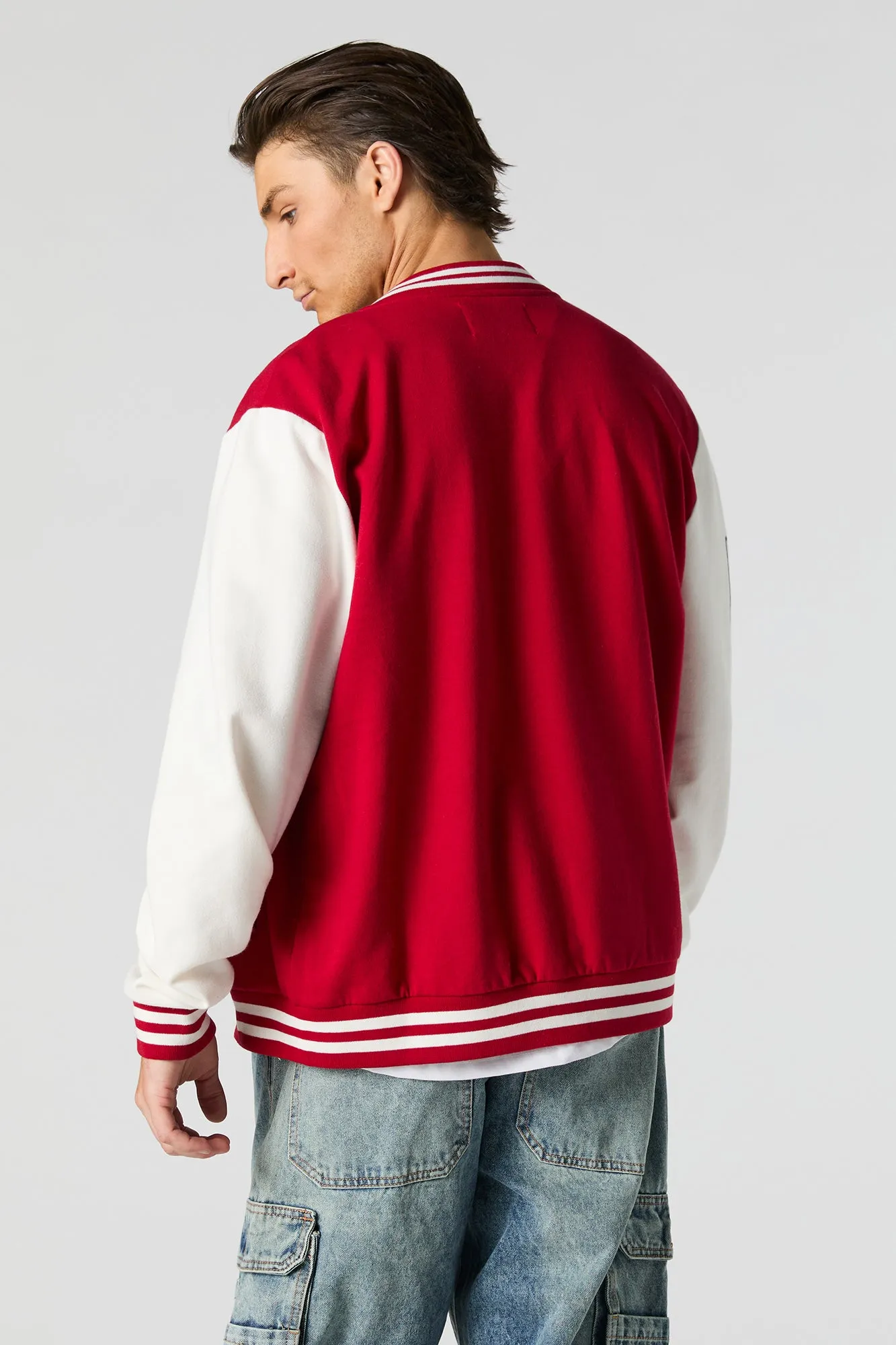 Blouson de style universitaire en molleton imprimé avec motif brodé