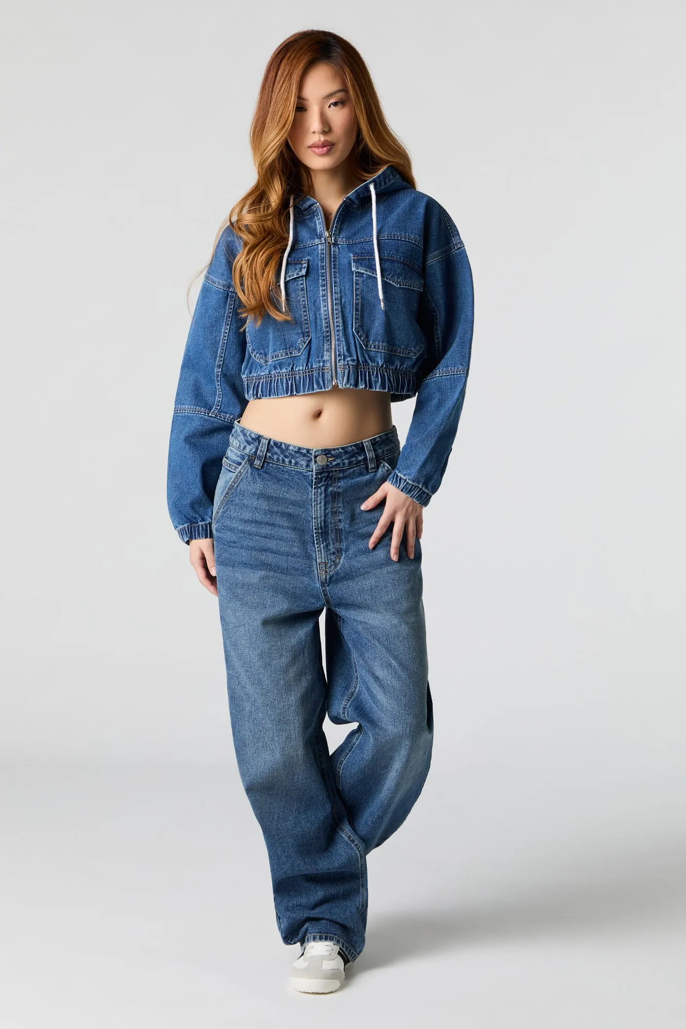 Haut à capuchon en denim court avec fermeture à glissière