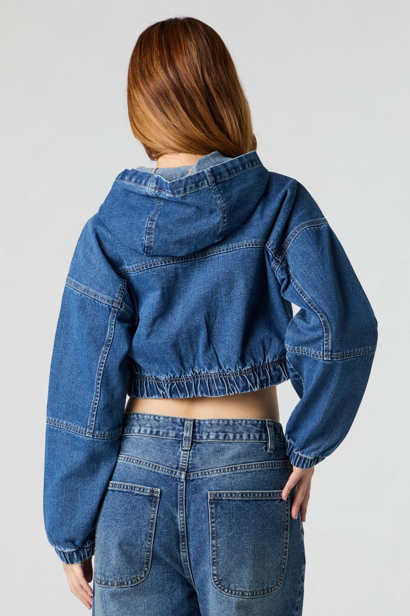 Haut à capuchon en denim court avec fermeture à glissière