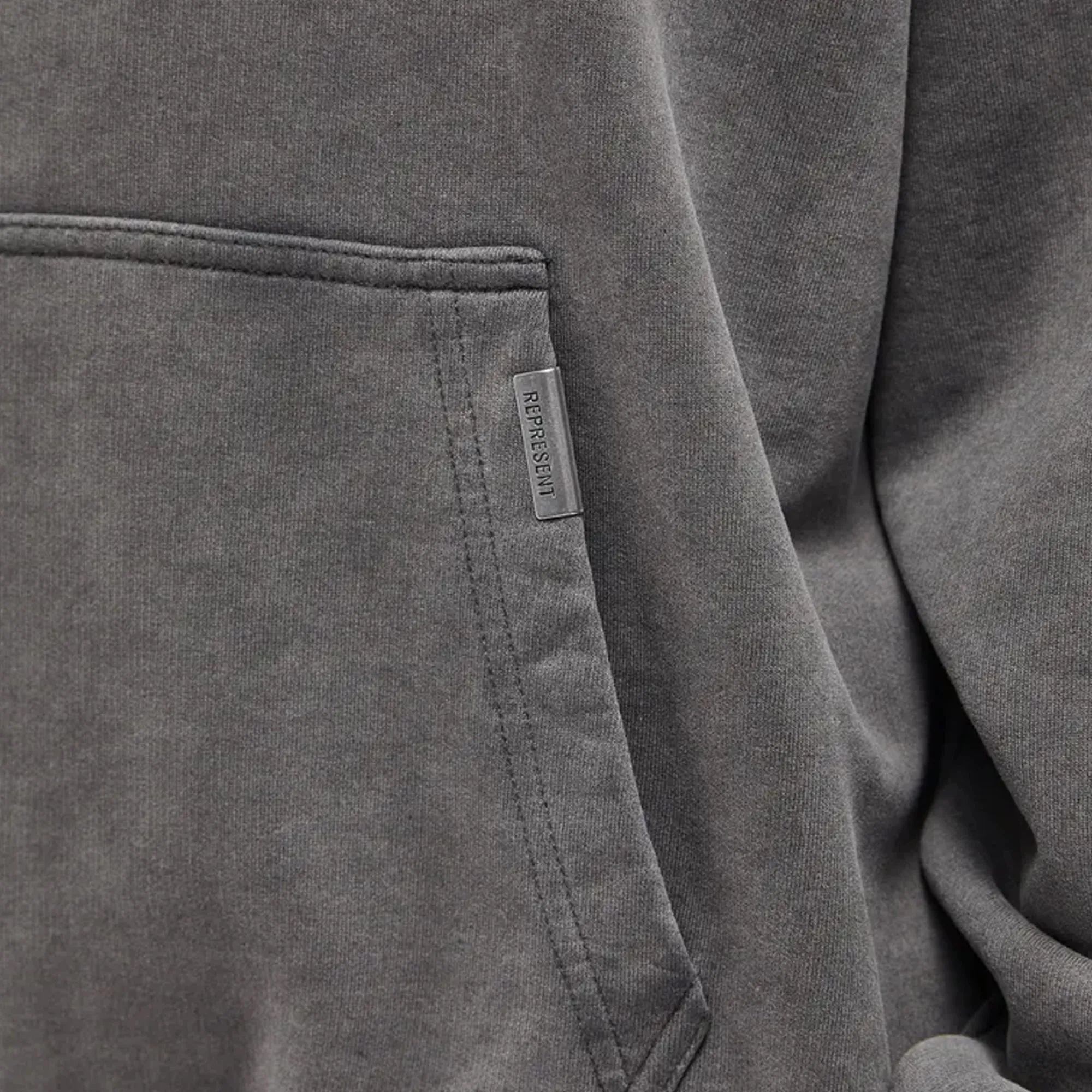 Represent | LOGO PATCH HOODIE  { GREY
