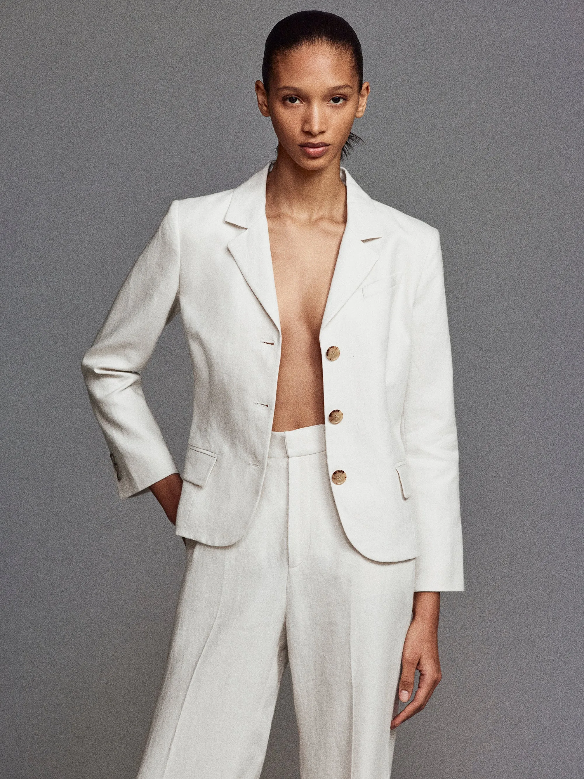 The Linen Smart Blazer -- White