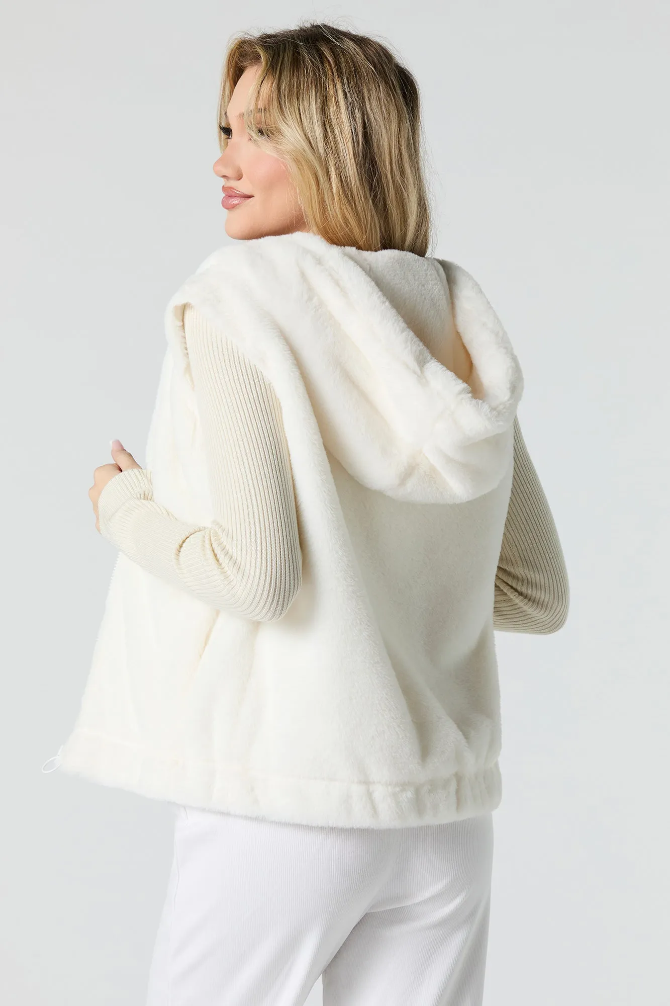 Veste à capuchon en similifourrure