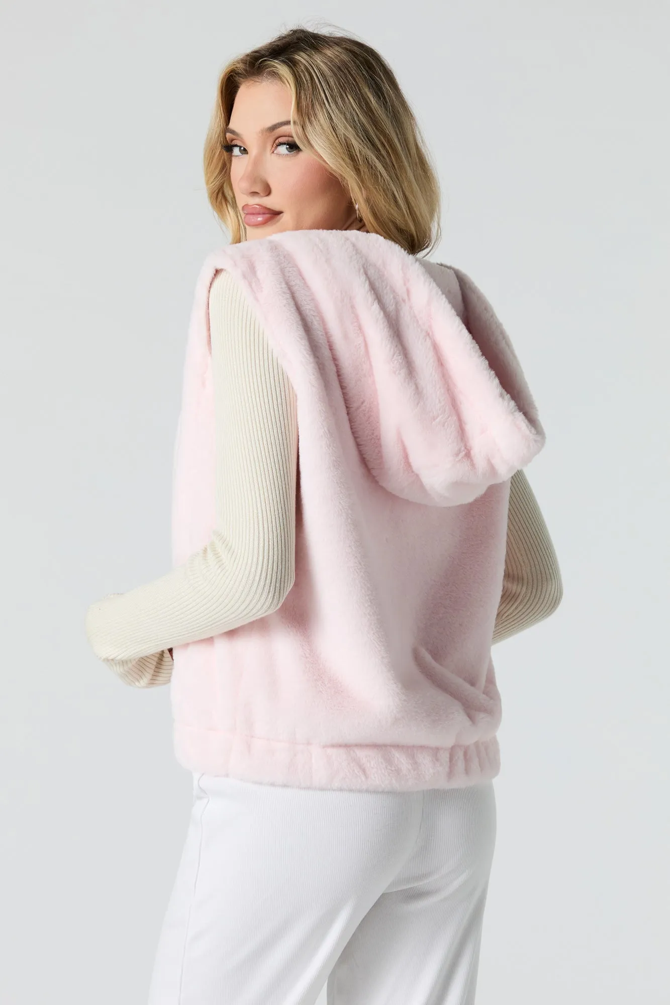 Veste à capuchon en similifourrure