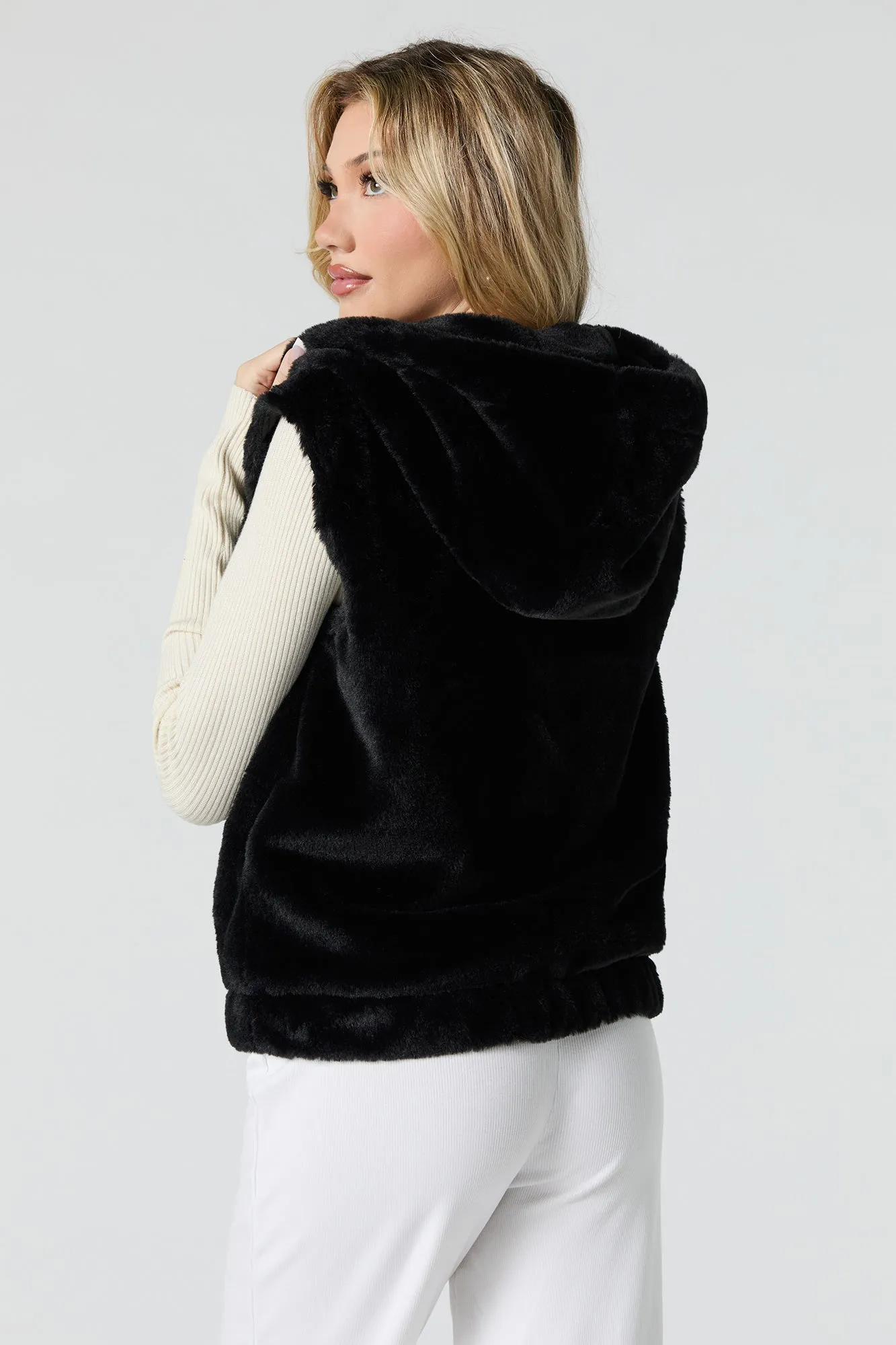 Veste à capuchon en similifourrure